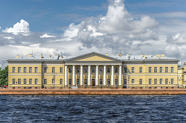 Здание Петербургской академии наук на Васильевском острове